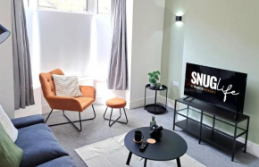 Beautiful, Modern Bright House With Parking, Fast WiFi, Sleeps 5